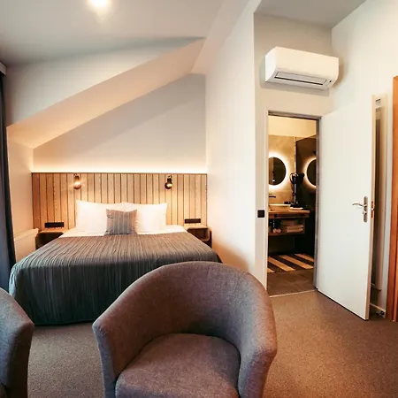 Hotel &